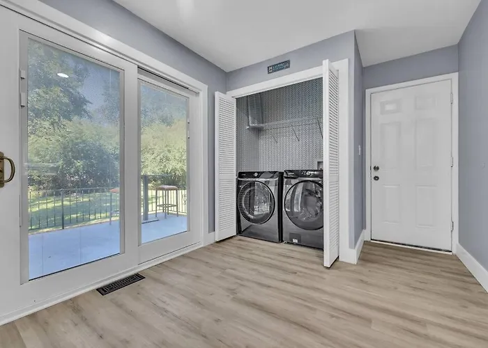 Modern Luxury With Pool Table 3Br-5Bd Sleeps 10