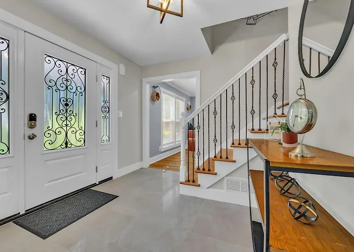 Modern Luxury With Pool Table 3Br-5Bd Sleeps 10