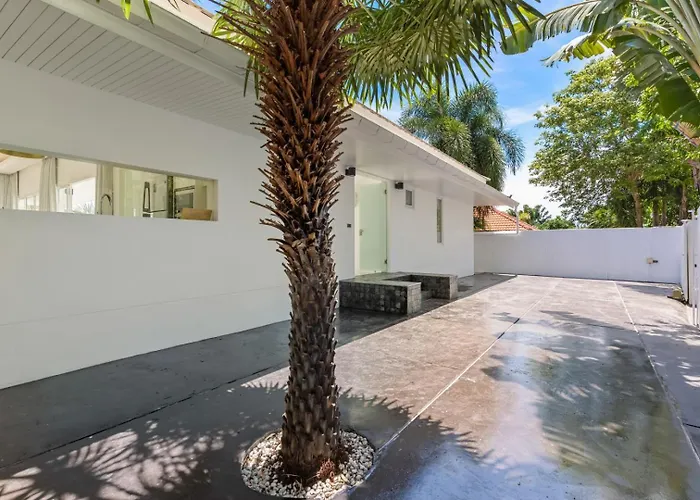 700M From Beach & Luxury