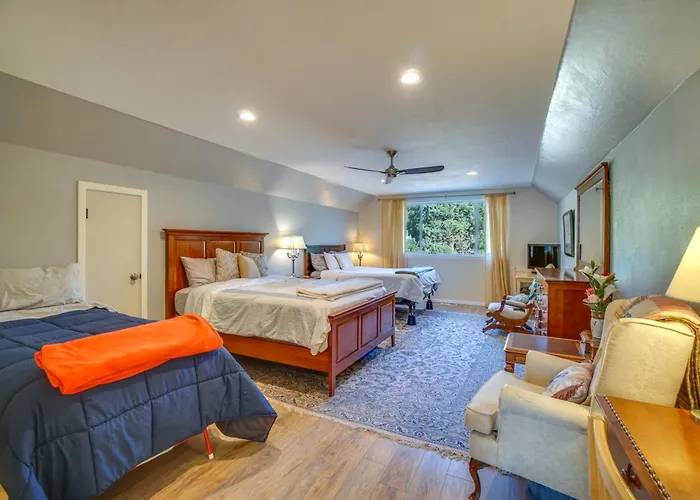 Cascade Cabin Hideaway W/ Views, 1/2 Mi To Lake