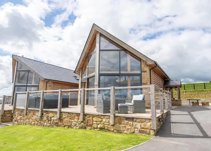 Pet Friendly hotel: Valley View Lodge Sleeps 8 With Hot Tub