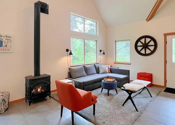 Modern Beaver Valley Cabin W/ Hot Tub & Games!