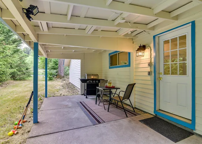 Downtown Home W/ Patio - Walk To Shops & Dining!