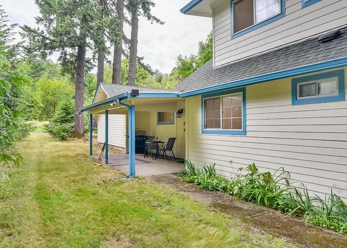 Downtown Home W/ Patio - Walk To Shops & Dining!