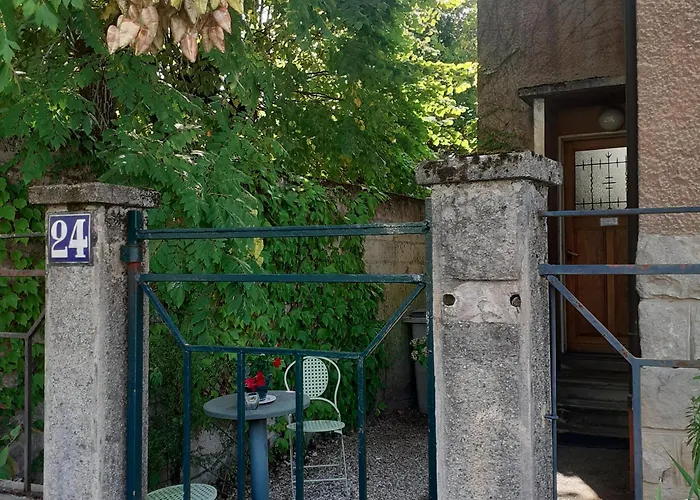 CHARMANT APPARTEMENT à 150 M des THERMES et du CENTRE VILLE