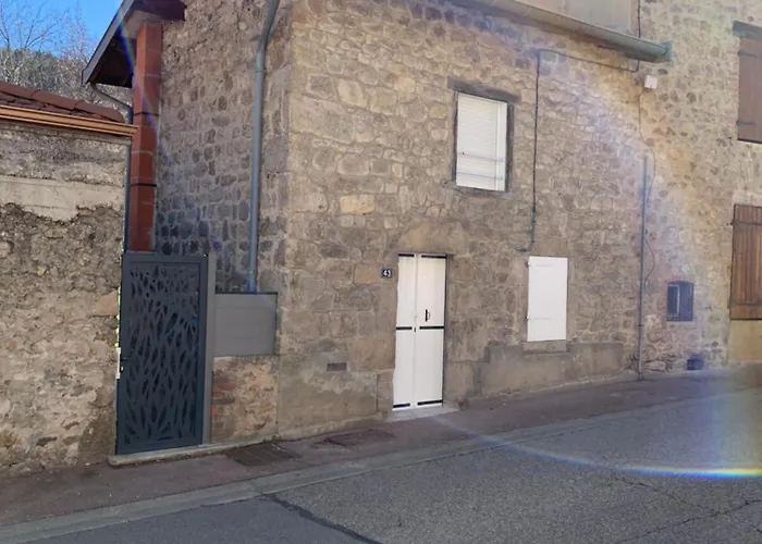 Charmante petite maison en pierre, avec accès autonome