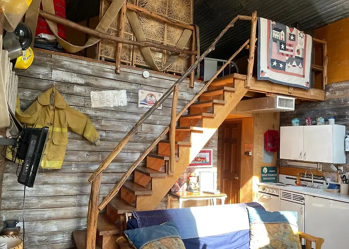The Firehouse At Creekside Camp & Cabins