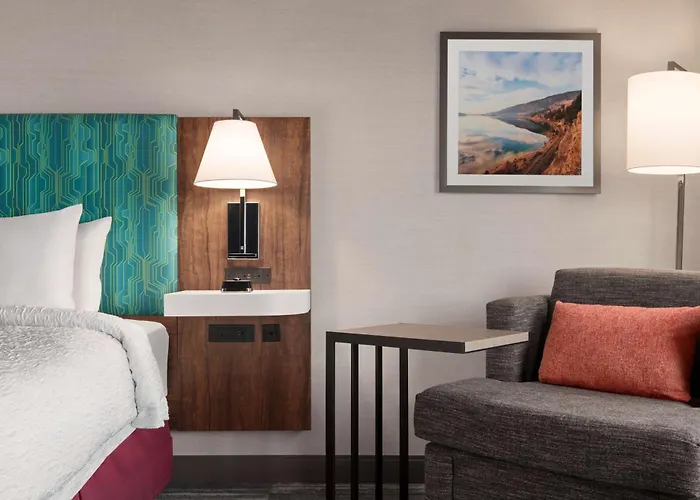 Hampton Inn & Suites Kelowna, British Columbia, Canada