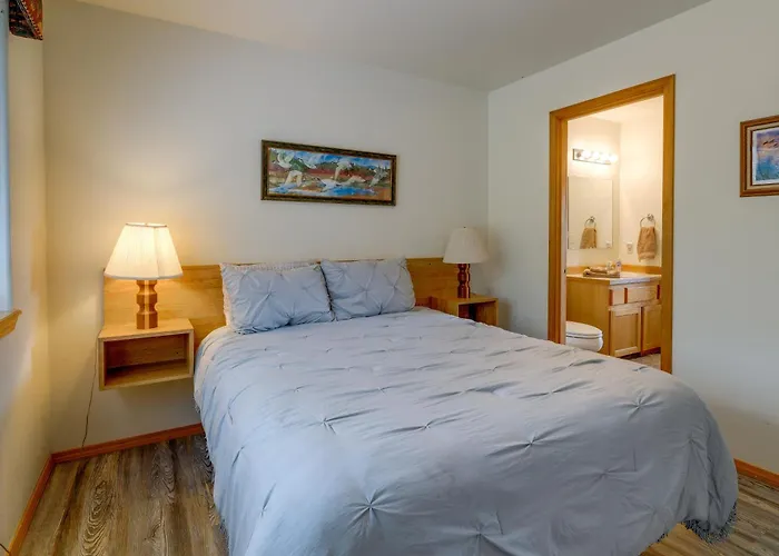 Resort-Style Klamath Falls Home, Golf Course View!