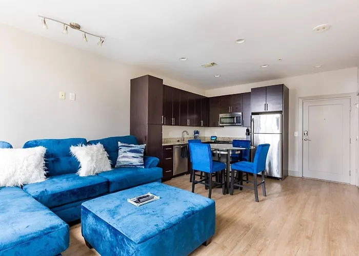 Luxury Inner Harbor Apartment
