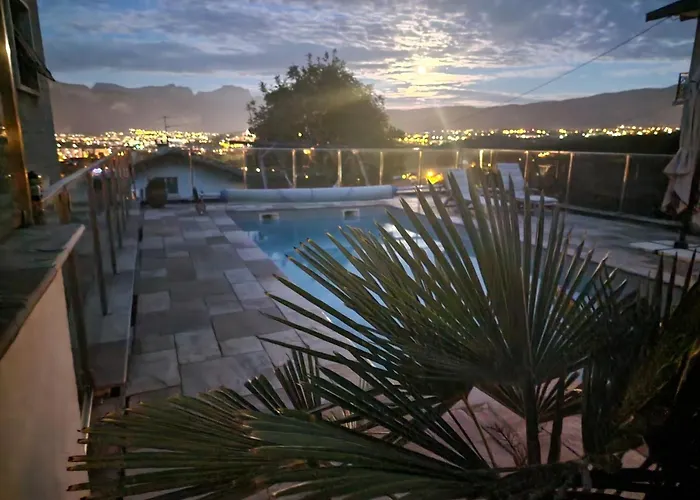 Studio Bellevue indépendant piscine parking terrasse proche centre Annecy
