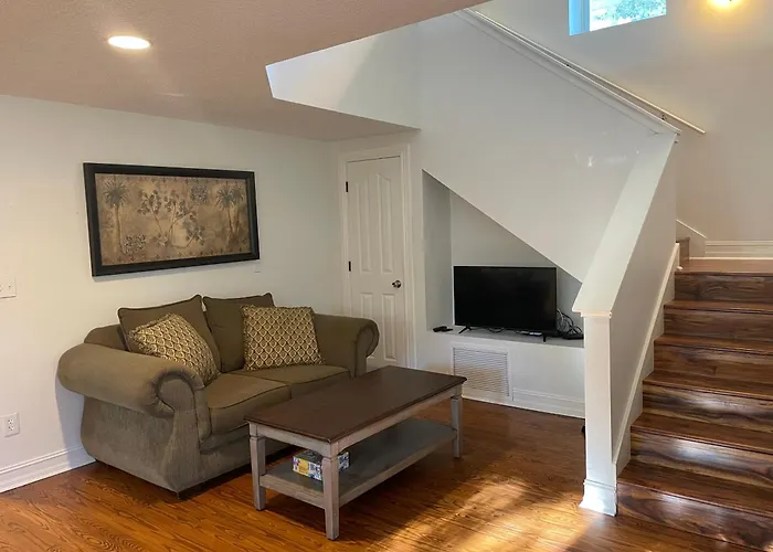 Spacious Renovated 4Br Downtown Home W Firepit Sleeps 8+