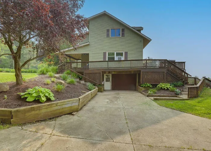 Spacious Hammondsport Home On 6 Acres W/ Lake View