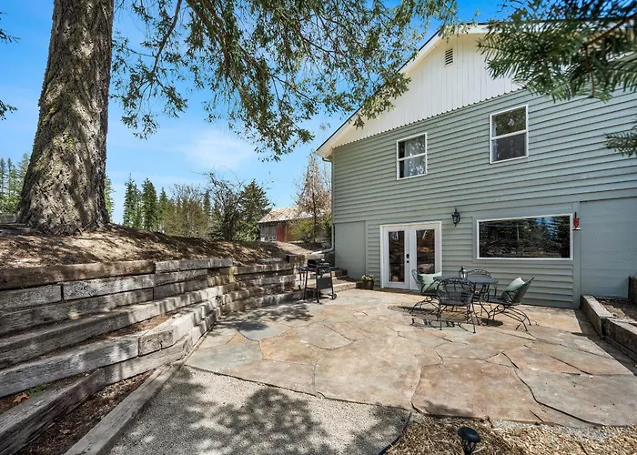 Country Cottage Basement Apartment