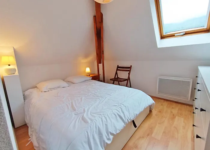 Chez Charlotte, T3 duplex, vue montagne, parking gratuit, ascenseur, 4 personnes