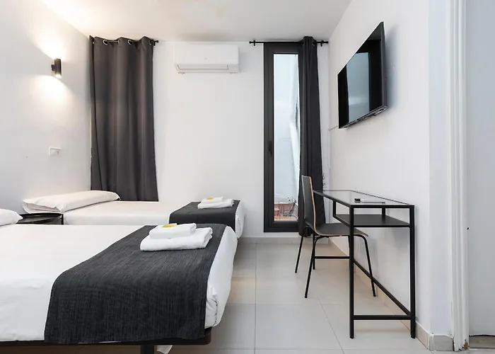 Hostal Bedmates