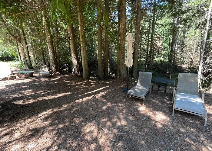 Private Forest Lodge Near Silverwood Theme Park - Sleeps 10