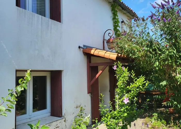 La maison rouge paisible maison de pays