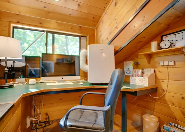 Leavenworth Cabin W/ Private Hot Tub!