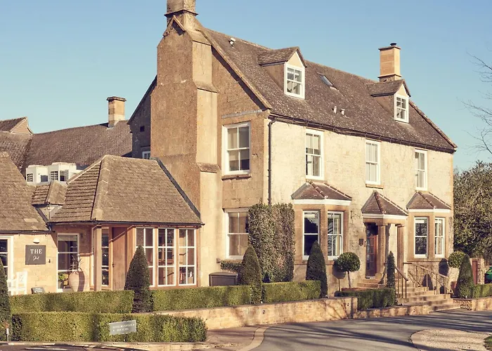 Hotel with Tennis: Dormy House Hotel