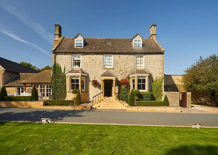 Hotel with Tennis: Dormy House Hotel