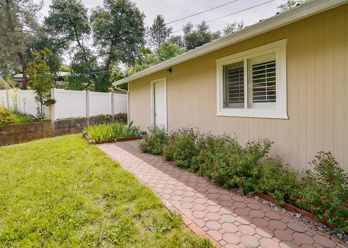 Sunny California Retreat W/ Pool Access & Patio!