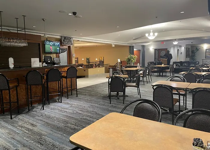 Beach hotel: Victoria Inn Hotel And Convention Center Winnipeg