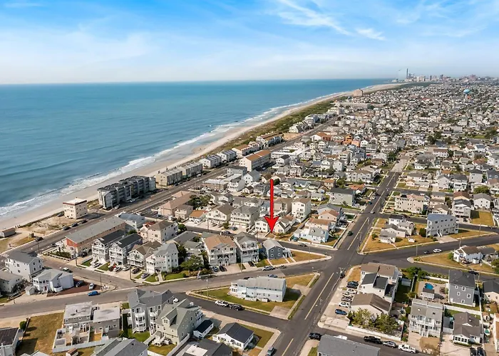 Spectacular 3 Bedroom Condo One Block To The Beach