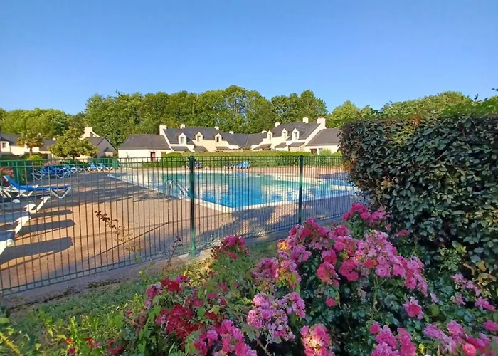 Maison au calme à l'intérieur du golf de Ploëmel, entre terre et mer, 2 chambres, 10 min des plages