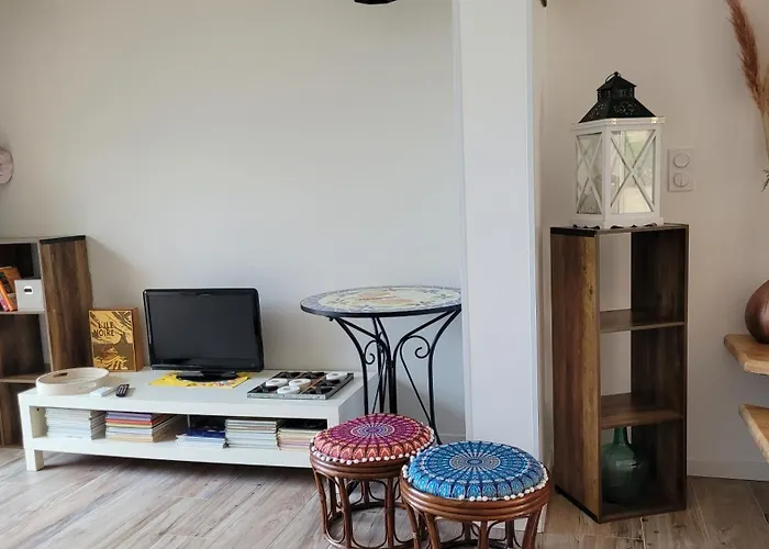 Gîte Du Soleil Maison lumineuse avec terrasse solarium parking privé