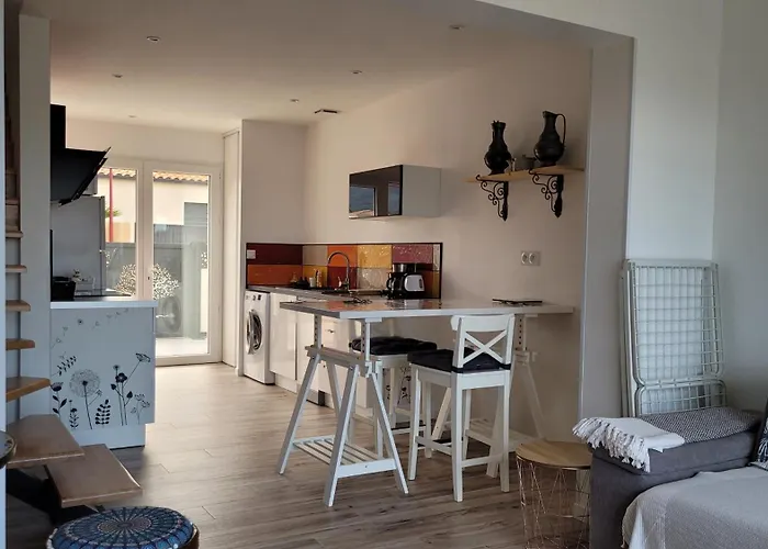 Gîte Du Soleil Maison lumineuse avec terrasse solarium parking privé