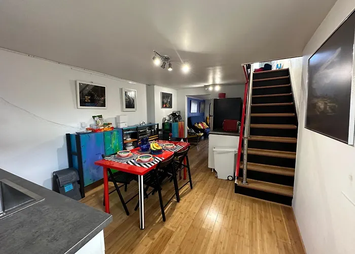 Unique Artsy 2 Bdrm Apt 1.5 Mi From Downtown