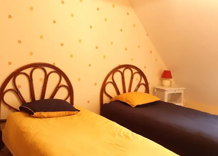 Gite de Kervao, Camélias, proche mer (800 mètres), meublé tourisme 3 étoiles