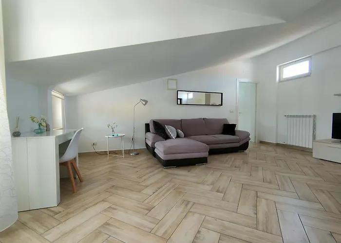 Serao House, 3 piano in centro