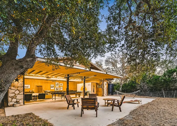 The Camp Blanco By Lodgewell - Riverfront Retreat 2 Homes, Bunk House, Game Room & More