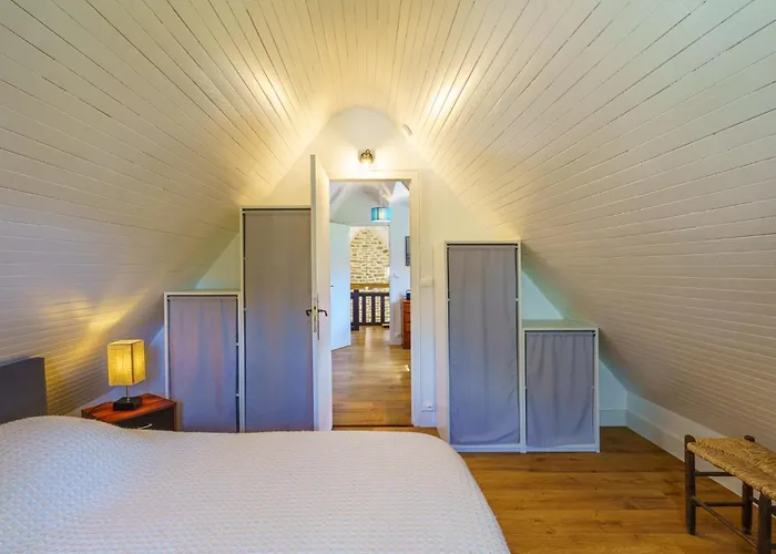 Holiday Home La Chaumiere De Quelarn By Interhome