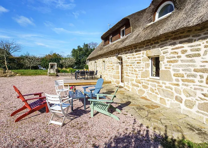 Holiday Home La Chaumiere De Quelarn By Interhome