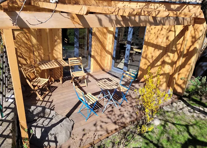 La maisonnette sous le cerisier