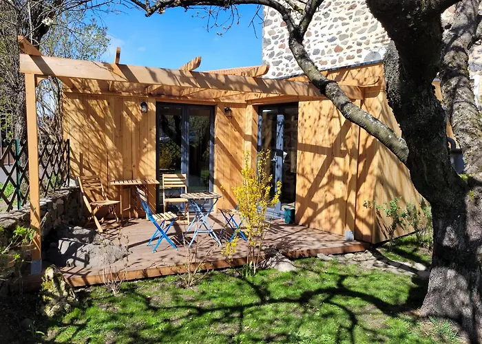 La maisonnette sous le cerisier