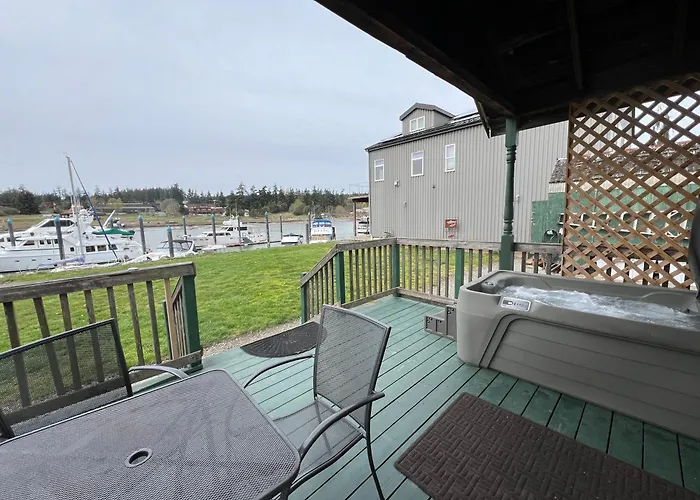 Bridge Tender Shack With Hot Tub On Deck