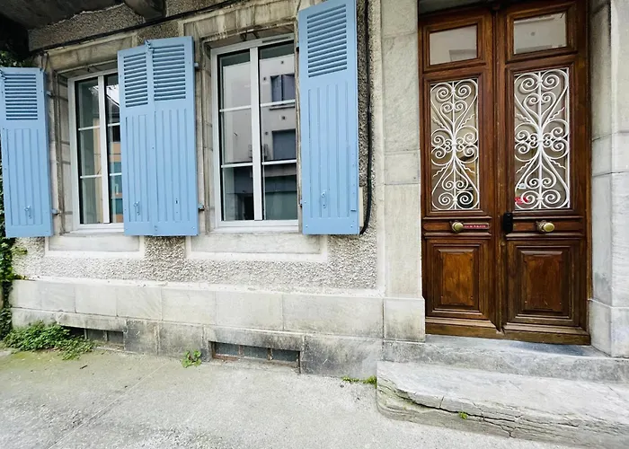 LE CAUBOUS Plein centre Appartement calme avec chambre et cuisine équipée