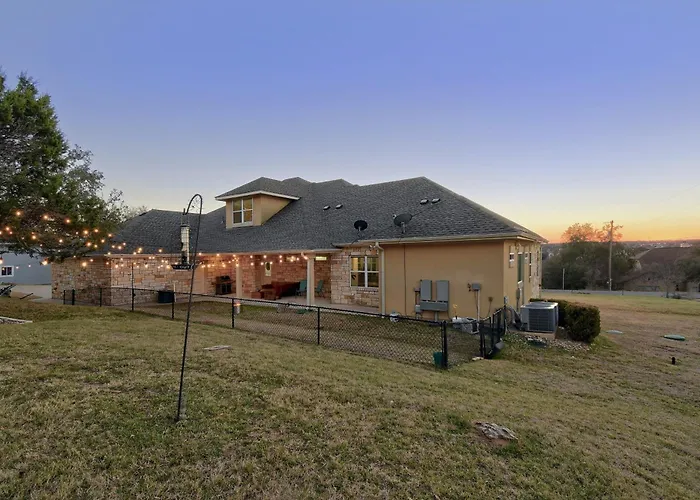 Spacious House In Roundrock