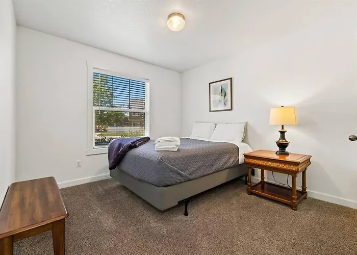 Peaceful & Comfy Single Level Town Home