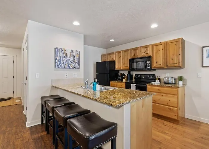 Charming Home W/ Fenced Yard On Quiet Street