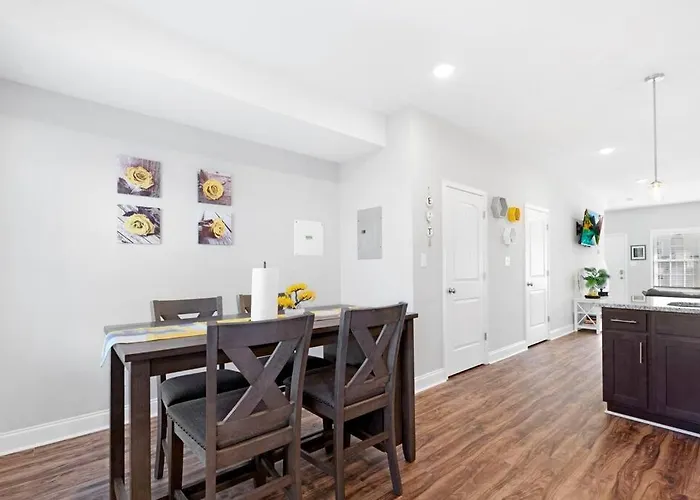 Make Lemonade In Luxury W King Bed And Free Parking Plus 40 Minutes To Nashville