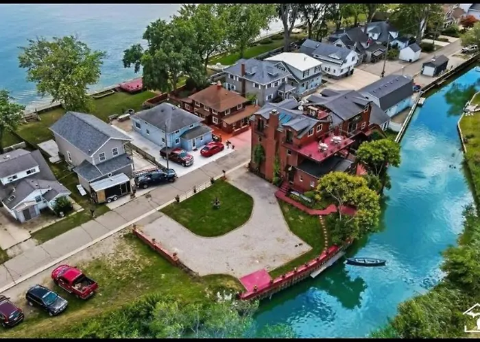 Part Of Mini-Mansion, Private, 3 Story Lake Erie Views