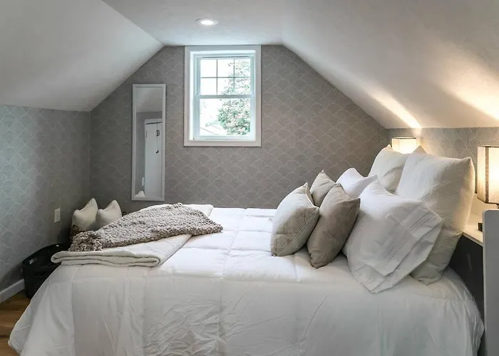 The Beach Pad- A Luxury Sylvan Getaway