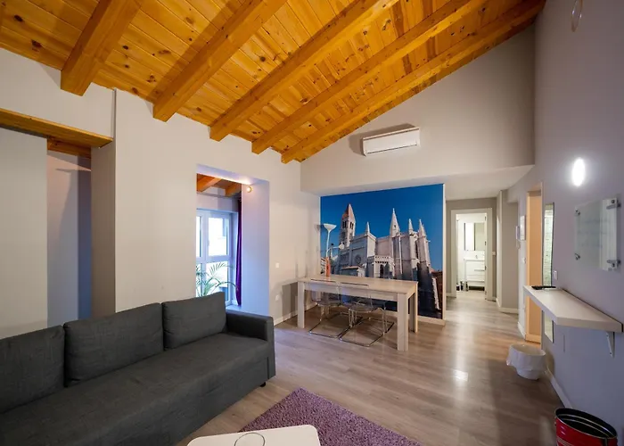 Apartamentos Go - Leopoldo Cano Center