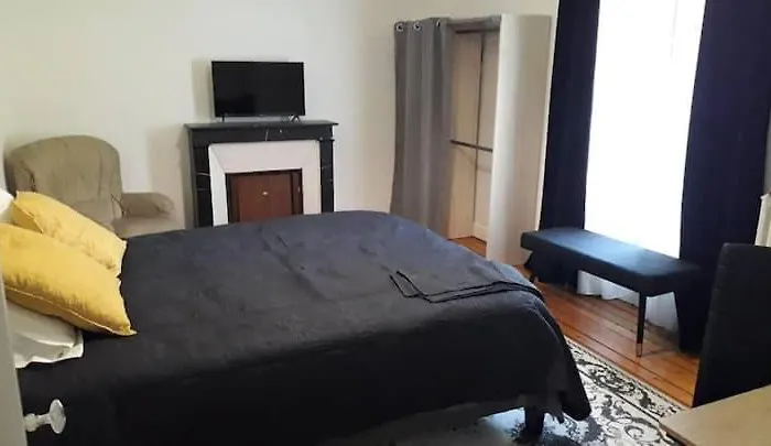 Maison Briand - Grande chambre chez l'habitant - Melun Centre - Wifi, Netflix, Smart TV, Lit à mousse mémoire de forme