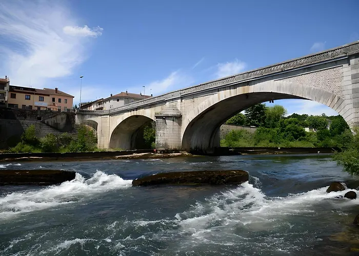 Gîte l Ainstant à 2 pas de la rivière, proche CNPE et A42